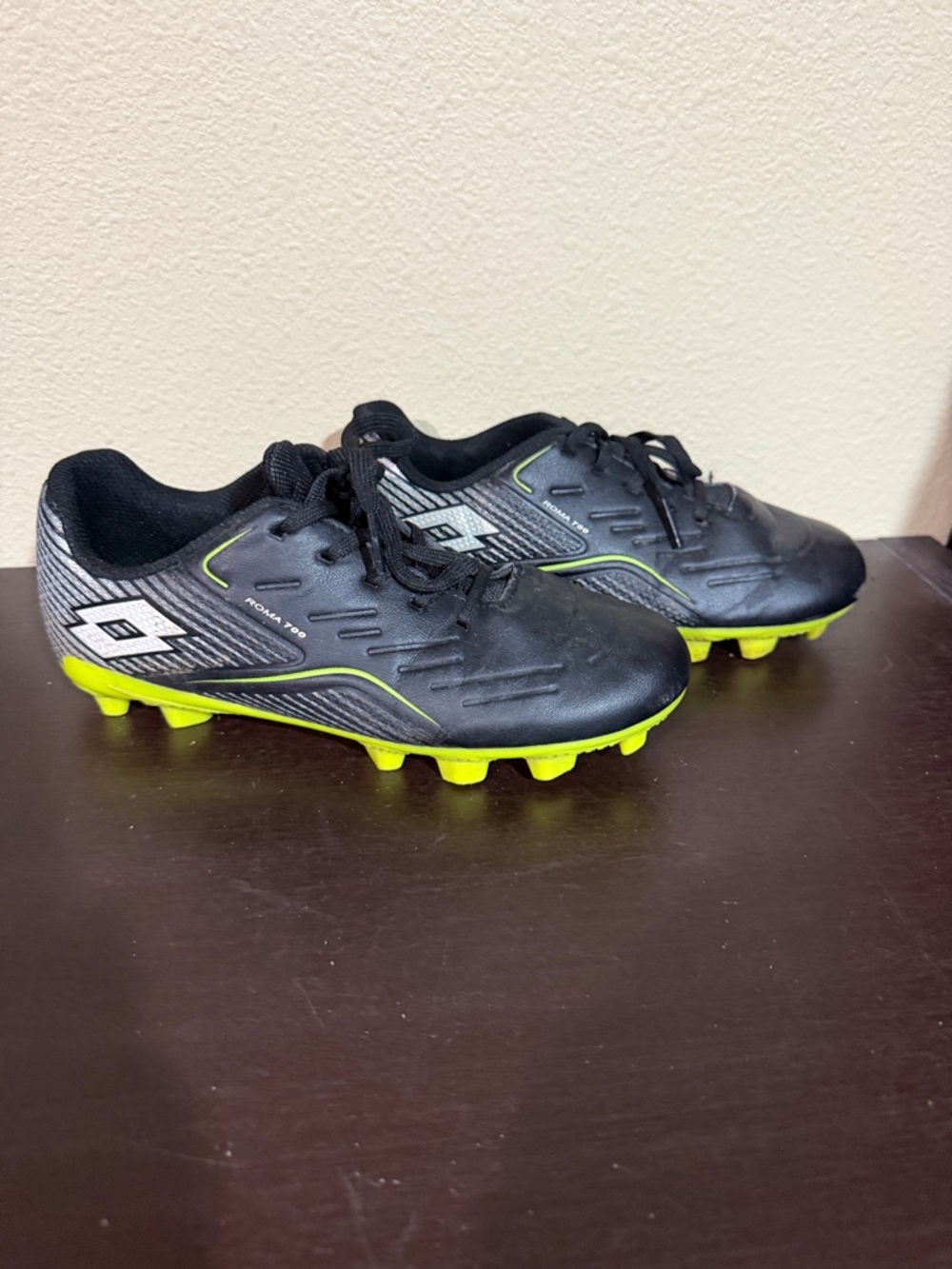 OTTO Kids 1.5 Black & Neon Yellow Soccer Cleats